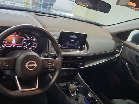 Used 2023 Nissan Rogue S AWD/4WD image 5
