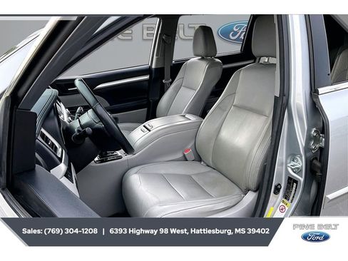 Used 2018 Toyota Highlander XLE FWD image 18