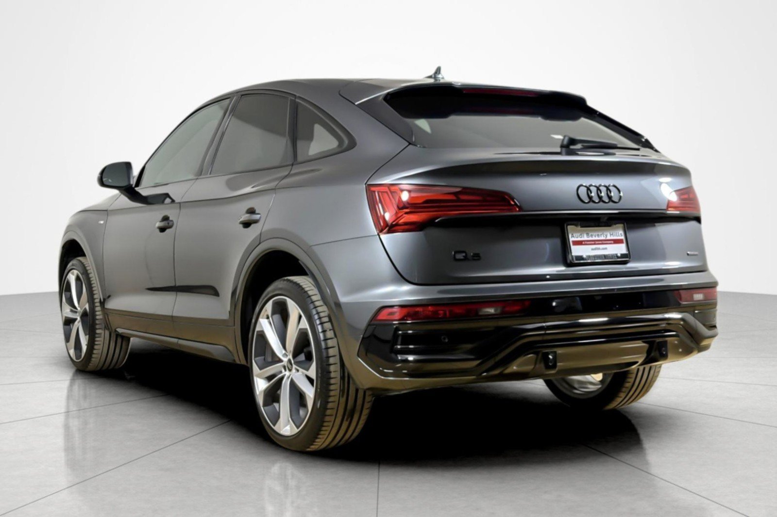 Used 2024 Audi Q5 2.0T Premium Plus w/ Premium Plus Package AWD/4WD image 3