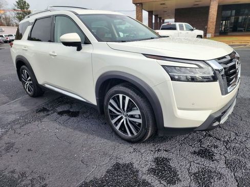 Used 2024 Nissan Pathfinder Platinum w/ Cargo Package image 7