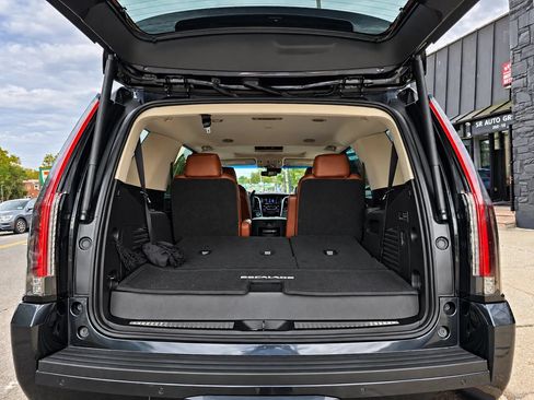 Used 2019 Cadillac Escalade Luxury AWD/4WD image 43