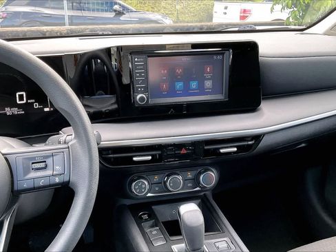 Used 2025 Nissan Kicks S FWD image 15
