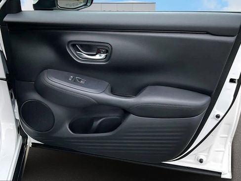 Used 2025 Honda HR-V LX image 30