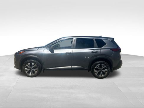 Used 2023 Nissan Rogue SV image 2
