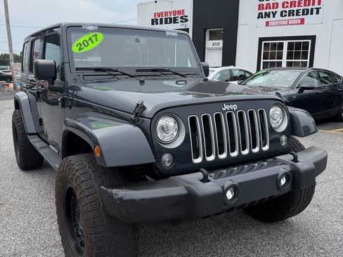 Used 2017 Jeep Wrangler Unlimited Sahara w/ Connectivity Group AWD/4WD image 10