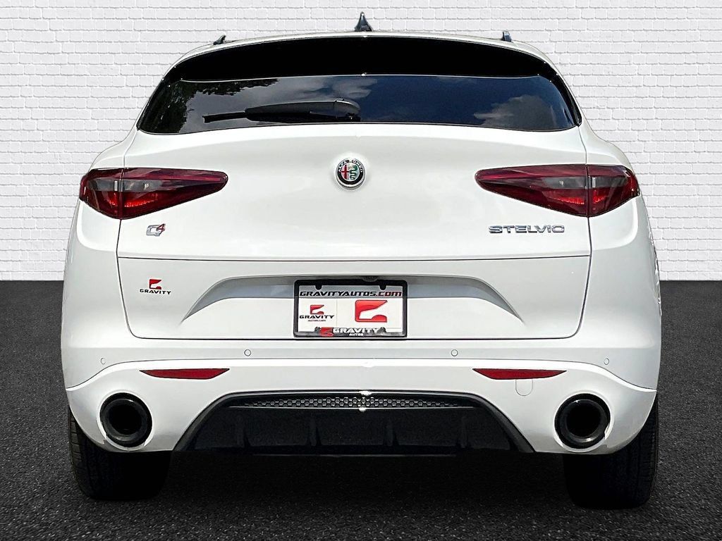Used 2023 Alfa Romeo Stelvio Veloce AWD/4WD image 5