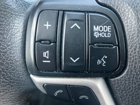 Used 2020 Toyota Sienna XLE FWD image 17