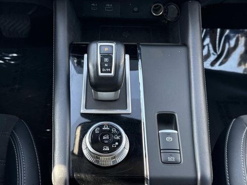 Used 2024 Mitsubishi Outlander SE image 12