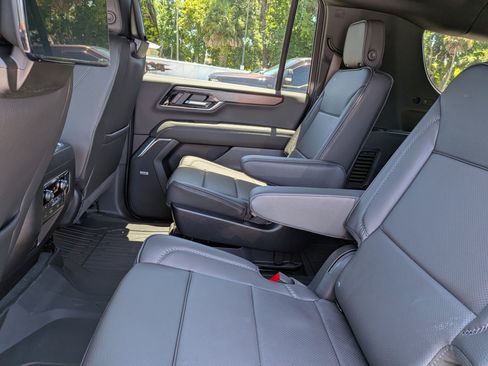 New 2026 GMC Yukon XL Denali w/ Denali Reserve Package AWD/4WD image 17