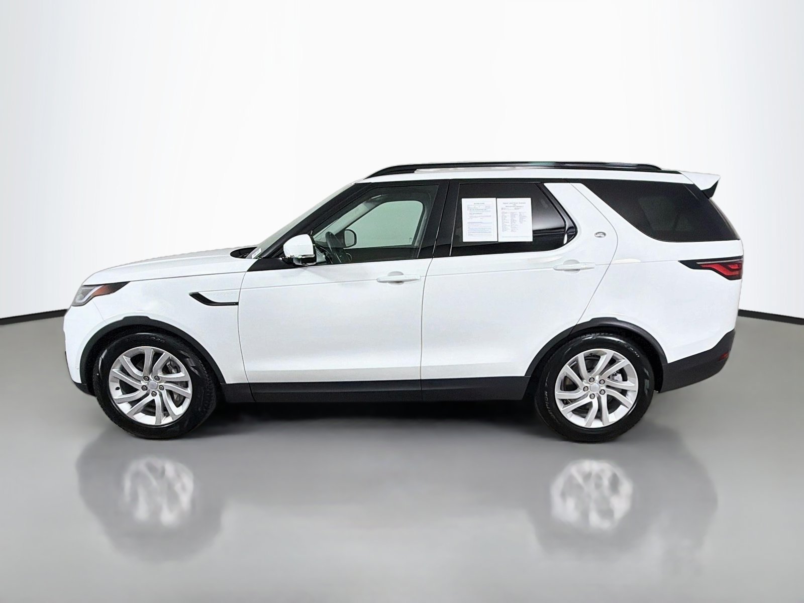 Used 2023 Land Rover Discovery S AWD/4WD image 2