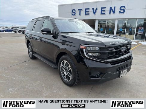 Used 2025 Ford Expedition Active AWD/4WD image 3