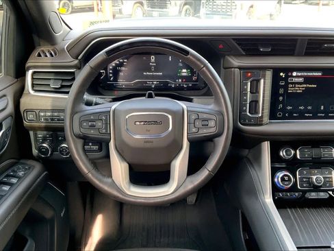 Used 2024 GMC Yukon XL Denali w/ Advanced Technology Package image 6