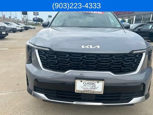 Used 2025 Kia Sorento S FWD image 2