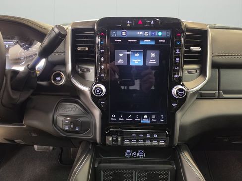 New 2026 RAM 2500 Laramie w/ Night Edition AWD/4WD image 22