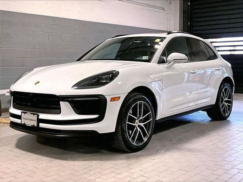 Used 2025 Porsche Macan image 1