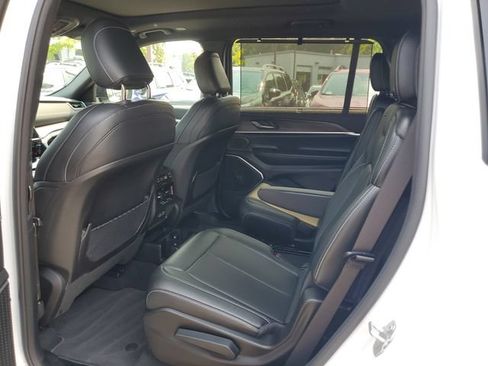 Certified 2025 Jeep Grand Cherokee L Limited w/ Luxury Tech Group II AWD/4WD image 16