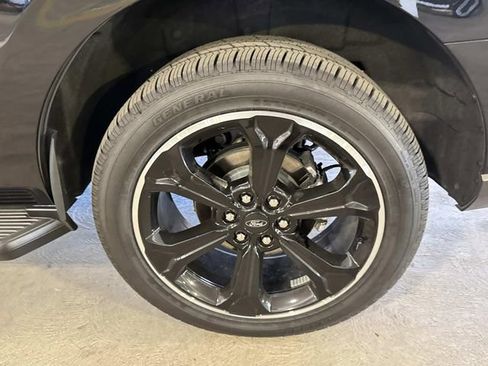 Used 2024 Ford Expedition XLT image 9