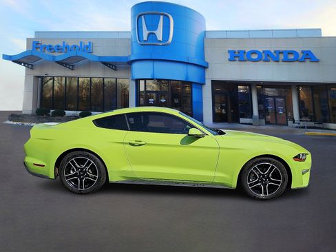 Used 2020 Ford Mustang Premium RWD image 7