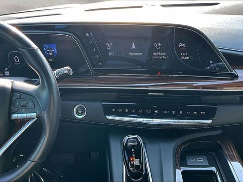 Used 2022 Cadillac Escalade Luxury image 9