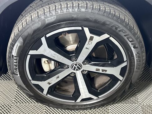 Used 2026 Volkswagen Tiguan SE AWD/4WD image 10