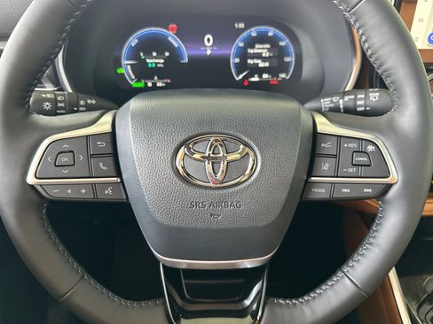New 2026 Toyota Highlander Platinum image 15