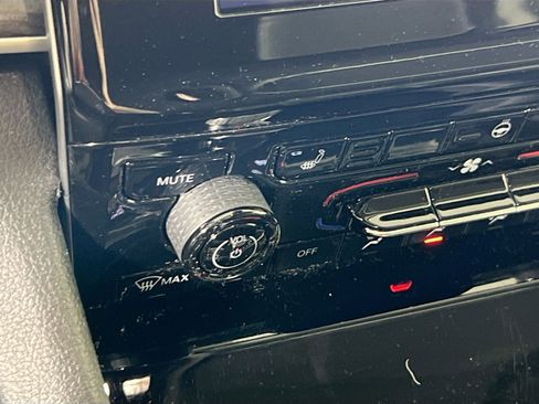 Used 2022 Jeep Grand Cherokee Limited image 19