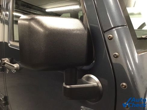 Used 2007 Jeep Wrangler Unlimited Sahara w/ Dual Top Group image 16