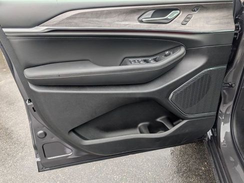 New 2025 Jeep Grand Cherokee Overland w/ Luxury Tech Group IV image 9