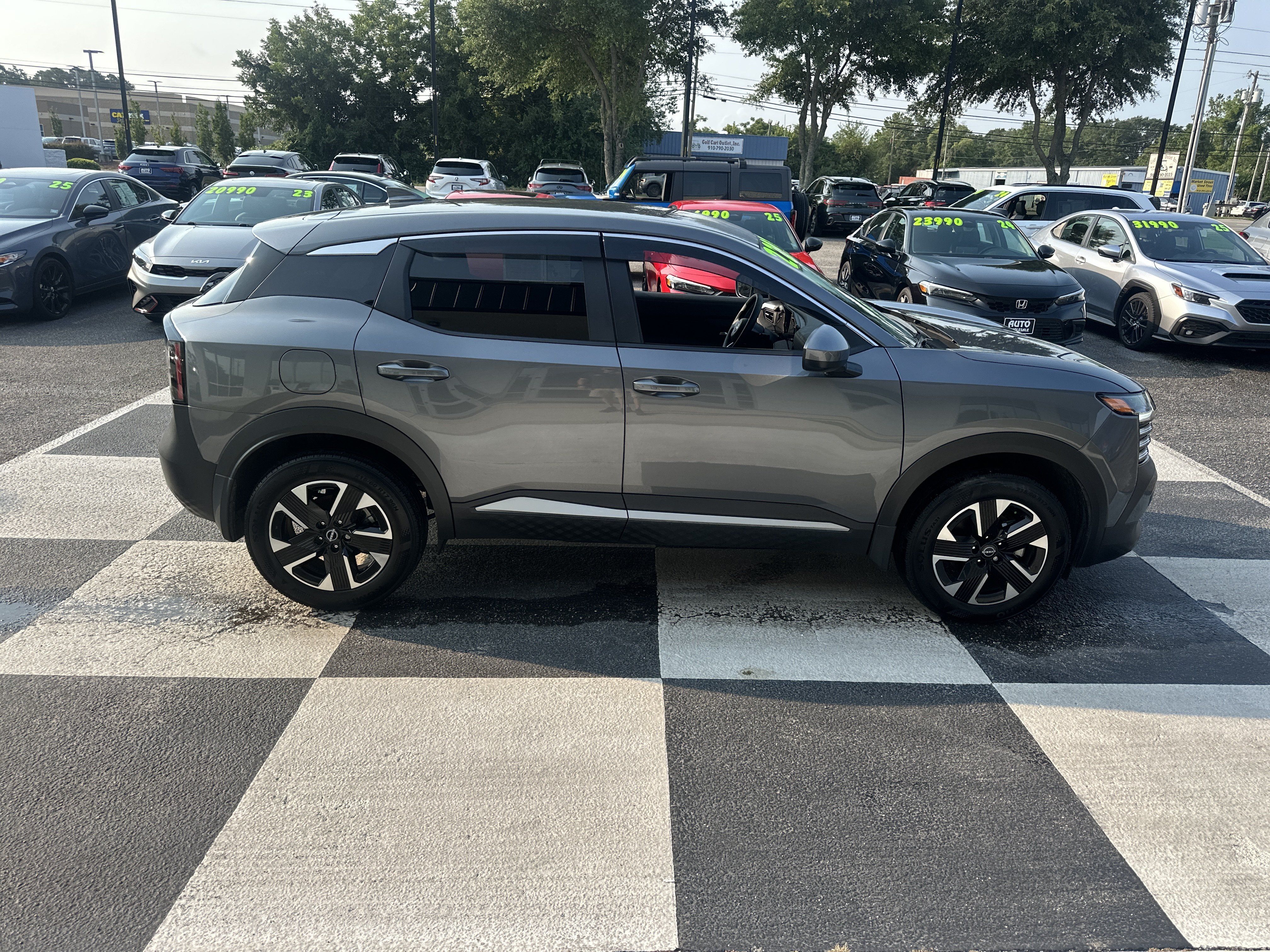 Used 2025 Nissan Kicks SV AWD/4WD image 3