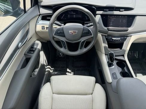 Used 2017 Cadillac XT5 Luxury w/ Driver Awareness Package FWD image 21
