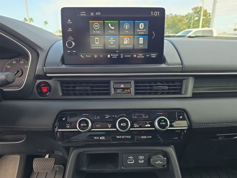 Certified 2025 Honda Pilot EX-L image 17