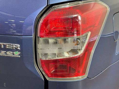 Used 2015 Subaru Forester 2.5i Limited AWD/4WD image 32