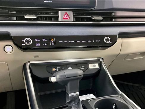 New 2026 Kia Carnival SX image 7