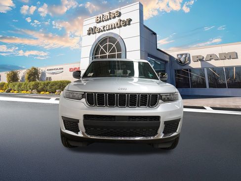 New 2026 Jeep Grand Cherokee L Laredo image 13