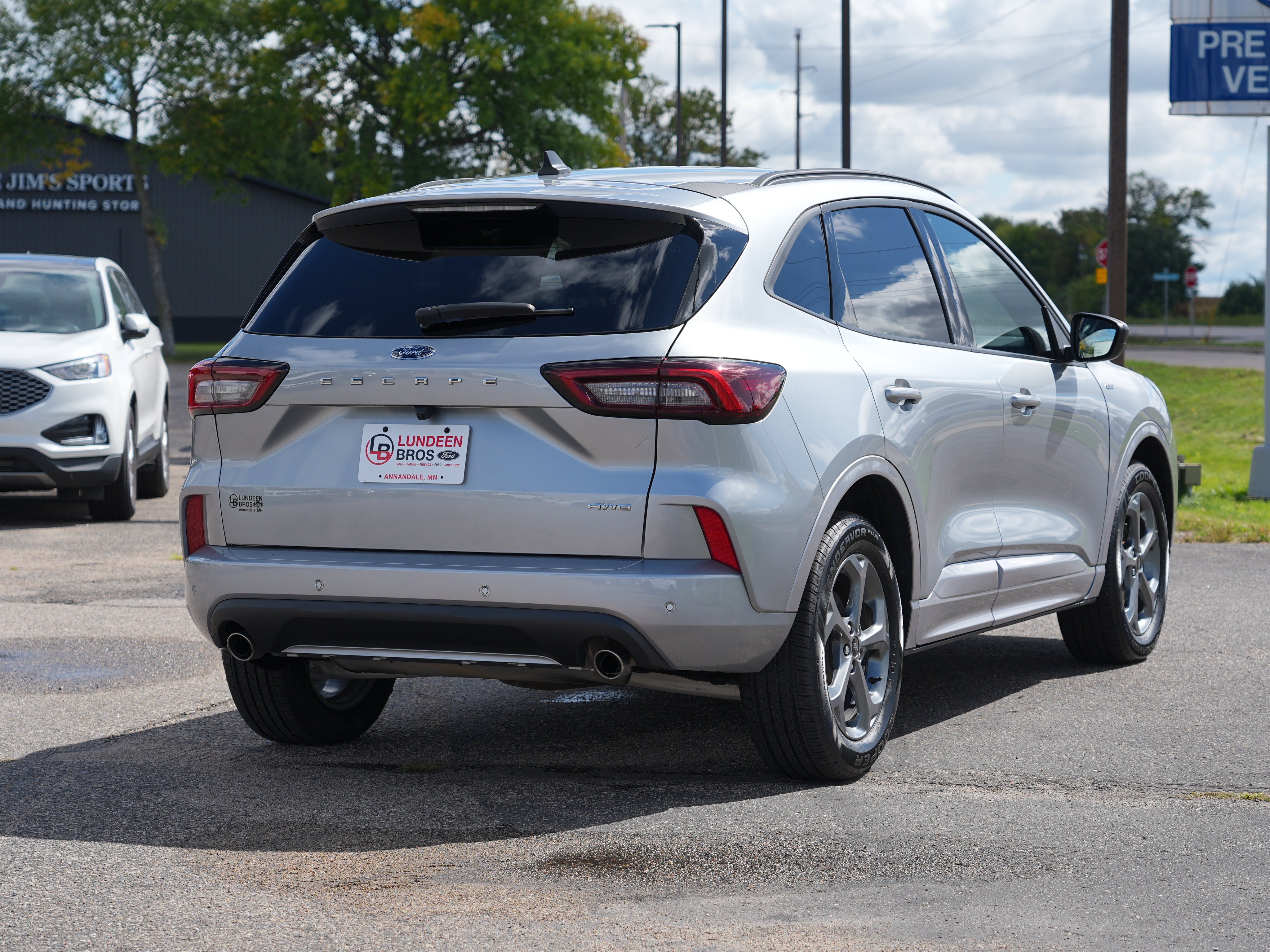 Used 2024 Ford Escape ST-Line w/ Tech Pack #1 AWD/4WD image 3