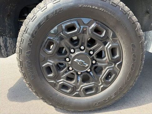 Used 2024 Chevrolet Silverado 2500 LTZ w/ LTZ Plus Package AWD/4WD image 9