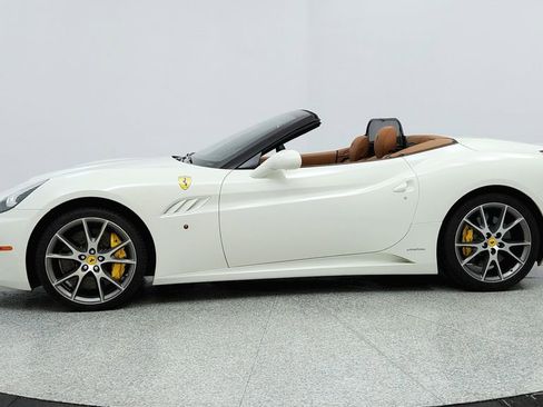 Used 2014 Ferrari California image 2