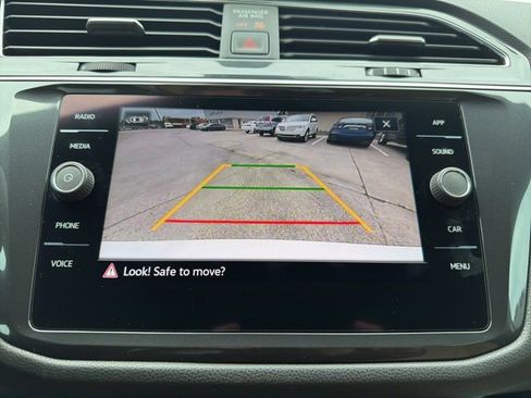 Used 2022 Volkswagen Tiguan SE R-Line image 29