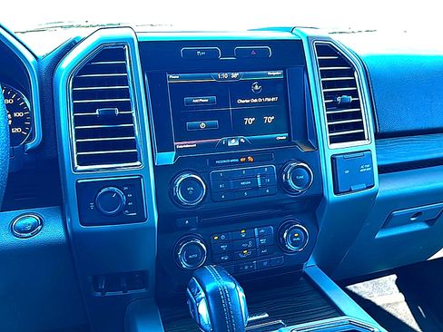 Used 2015 Ford F150 Lariat image 29