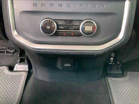 Used 2025 Ford Expedition Max Platinum AWD/4WD image 30