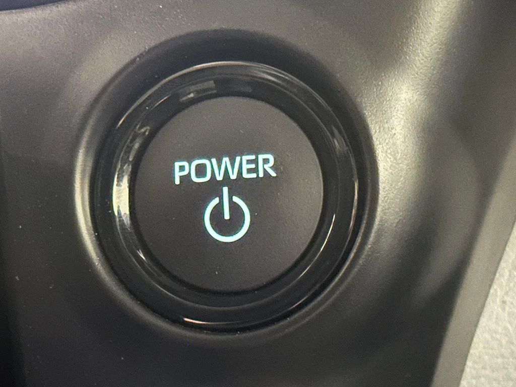 Used 2026 Toyota Sienna XLE FWD image 33