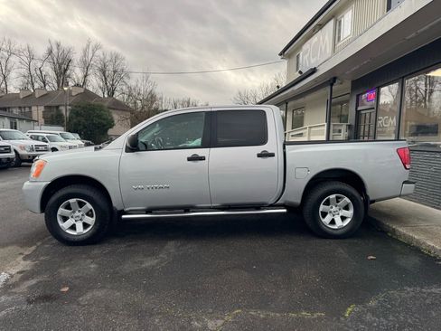 Used 2009 Nissan Titan XE image 4