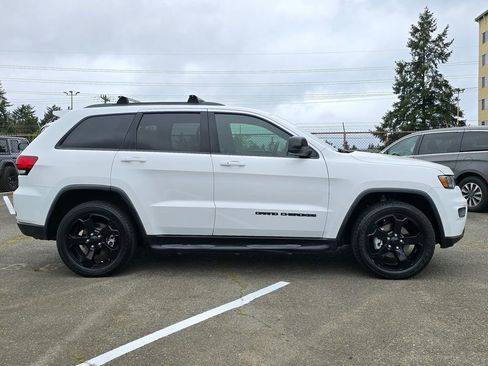 Used 2019 Jeep Grand Cherokee Laredo AWD/4WD image 9