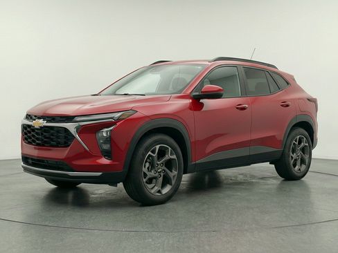 Used 2025 Chevrolet Trax LT FWD image 3