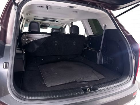 Used 2020 Kia Telluride S w/ S 8 Passenger Seating Package FWD image 32