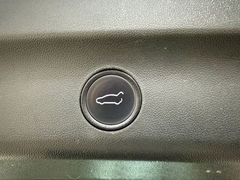 Used 2022 Tesla Model Y Long Range image 8