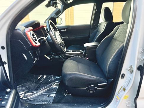 Used 2018 Toyota Tacoma TRD Off-Road image 23