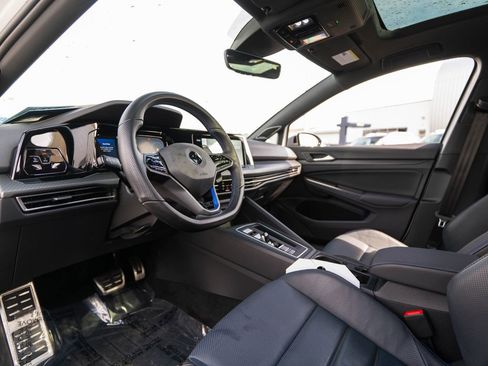 Used 2022 Volkswagen Golf R image 6