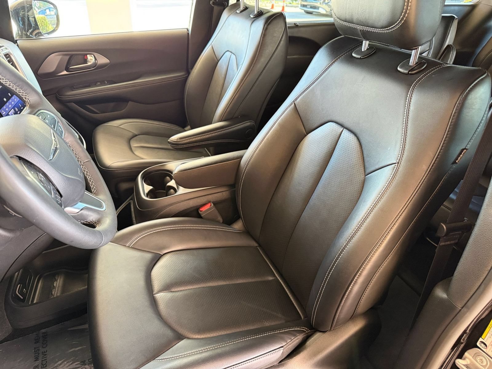 Used 2025 Chrysler Pacifica Select FWD image 28