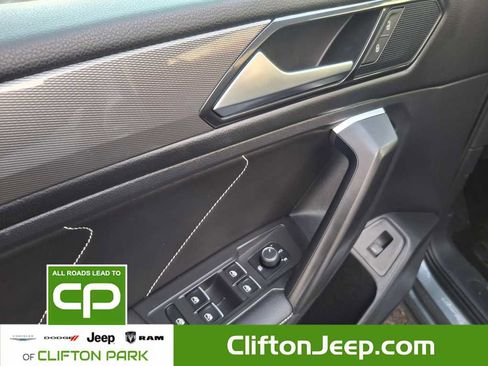 Used 2024 Volkswagen Tiguan SE image 13